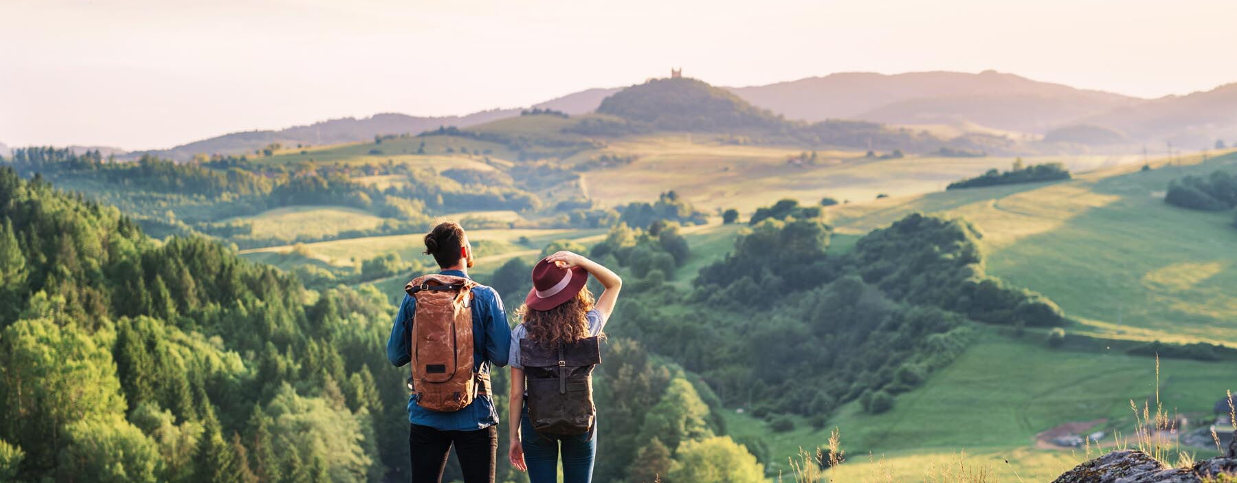 Paar beim Wandern in Niederbayern